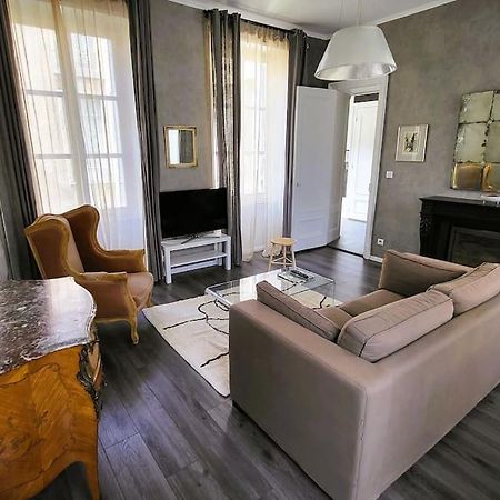 Appartement De La Bibliotheque 브장송 외부 사진