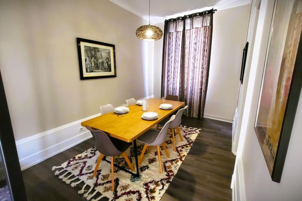 Appartement De La Bibliotheque 브장송 외부 사진