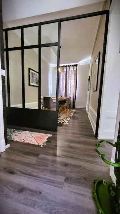 Appartement De La Bibliotheque 브장송 외부 사진