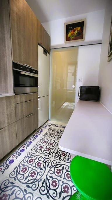Appartement De La Bibliotheque 브장송 외부 사진