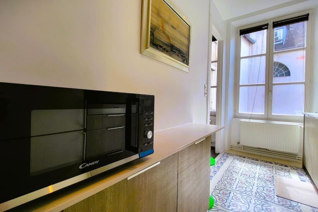 Appartement De La Bibliotheque 브장송 외부 사진
