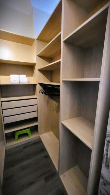 Appartement De La Bibliotheque 브장송 외부 사진