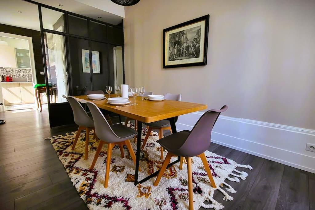 Appartement De La Bibliotheque 브장송 외부 사진