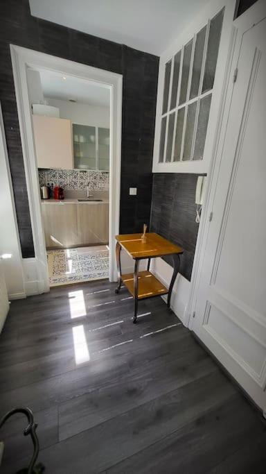 Appartement De La Bibliotheque 브장송 외부 사진