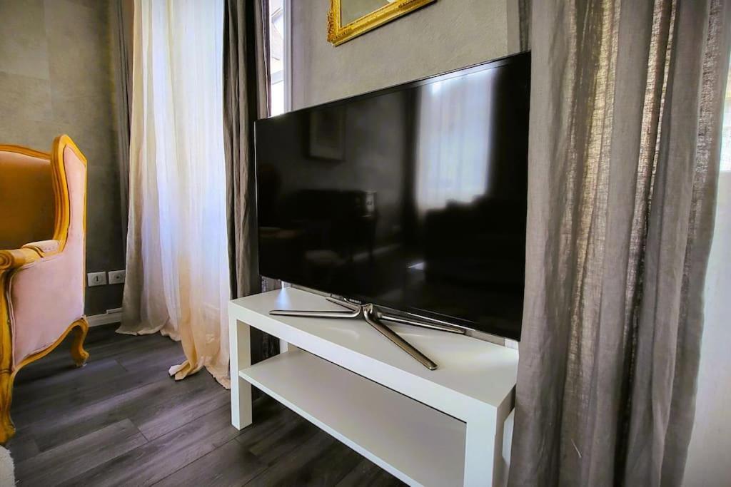Appartement De La Bibliotheque 브장송 외부 사진