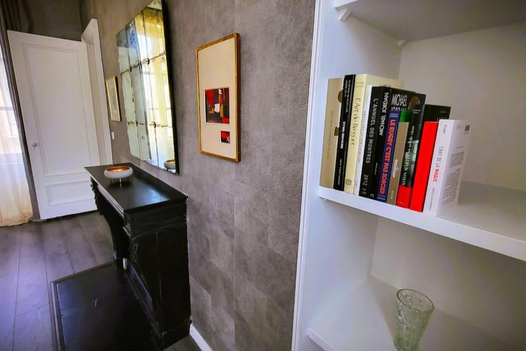 Appartement De La Bibliotheque 브장송 외부 사진