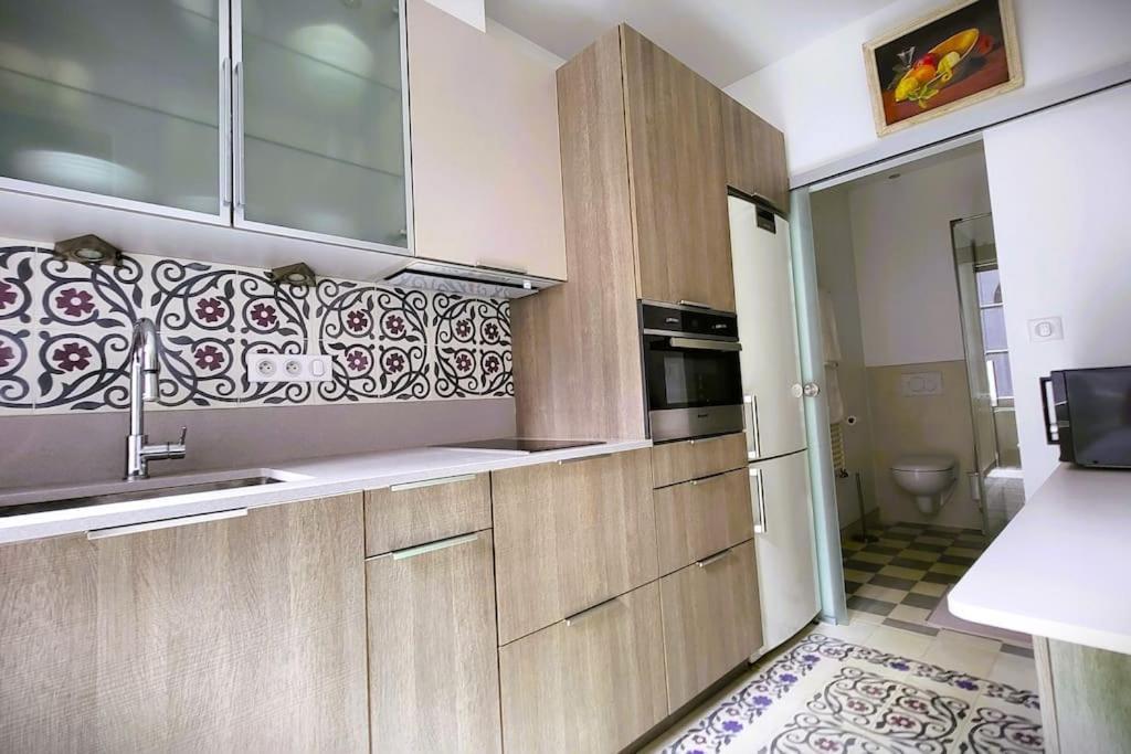 Appartement De La Bibliotheque 브장송 외부 사진