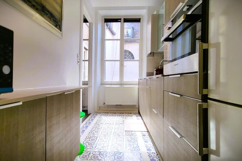 Appartement De La Bibliotheque 브장송 외부 사진